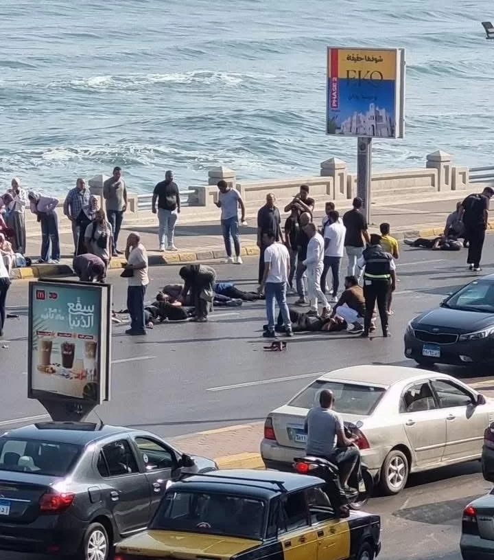 مصرع اثنين وإصابة سبعة في حادث مروع بكورنيش الإسكندرية 19 - جريدة المساء