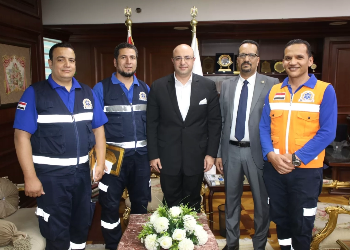 غنيم يُكرم مُسعفا وسائقا أعادا مبلغا ماليا يتجاوز 1.5 مليون جنيه 19 - جريدة المساء غنيم يُكرم مُسعفا وسائقا أعادا مبلغا ماليا يتجاوز 1.5 مليون جنيه 18 - جريدة المساء