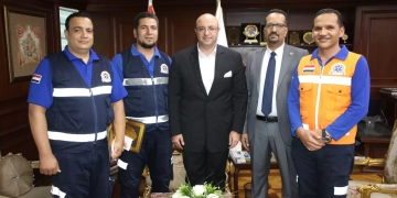 غنيم يُكرم مُسعفا وسائقا أعادا مبلغا ماليا يتجاوز 1.5 مليون جنيه 2 - جريدة المساء غنيم يُكرم مُسعفا وسائقا أعادا مبلغا ماليا يتجاوز 1.5 مليون جنيه 1 - جريدة المساء