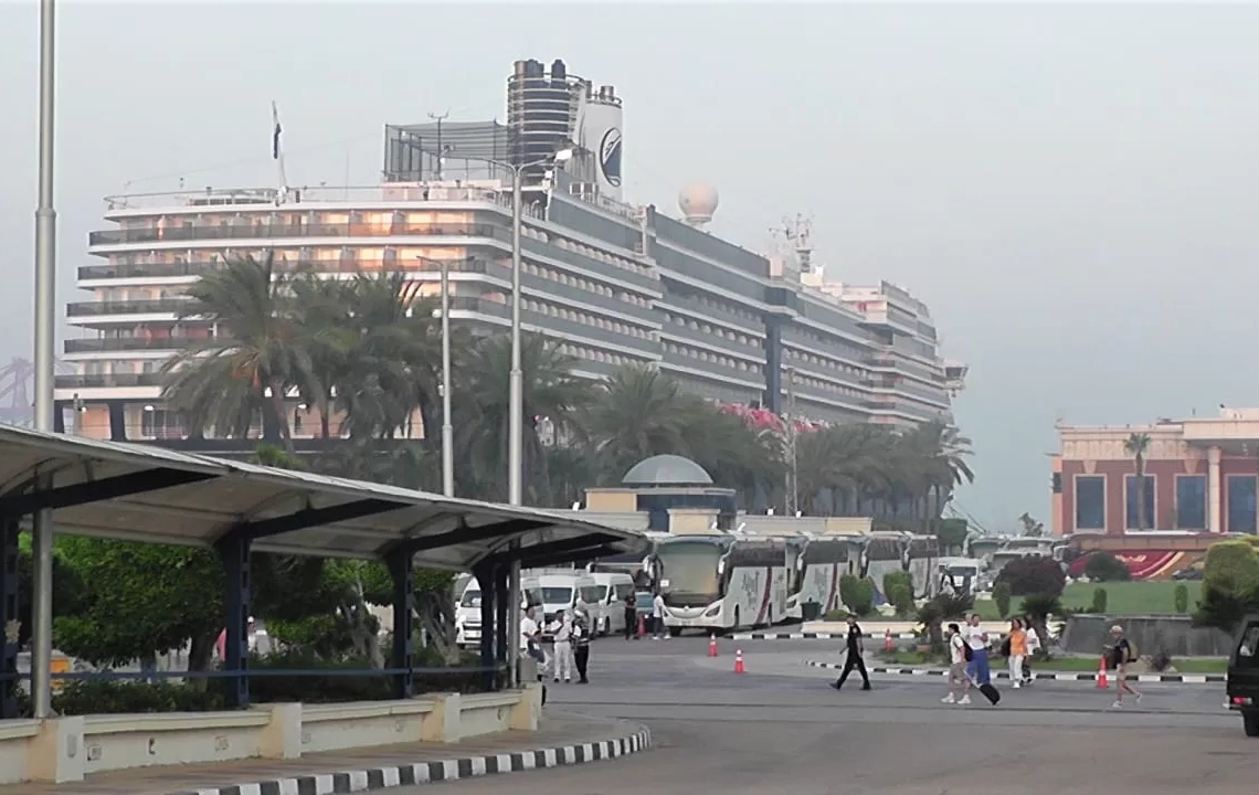 ميناء الإسكندرية يستقبل السفينة السياحية الهولندية MS Oosterdam 20 - جريدة المساء ميناء الإسكندرية يستقبل السفينة السياحية الهولندية MS Oosterdam 19 - جريدة المساء