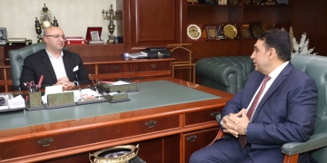 محافظ بني سويف يستقبل السكرتير العام المساعد "الجديد" ويوجه بتعزيز الانضباط ودعم التنمية المحلية 1 - جريدة المساء