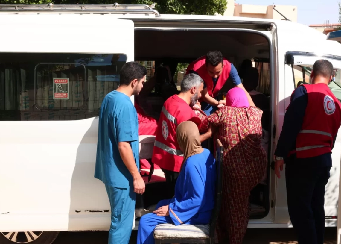 نقل نزلاء دار الرعاية من  المسنين