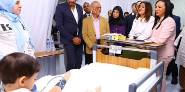 مستشفى الناس للأطفال يبهر وزير سنغافورة بجودة خدماته المجانية 1 - جريدة المساء