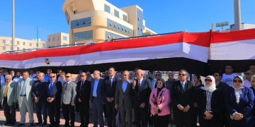 رئيس جامعة كفر الشيخ يشهد مراسم تحية العلم ويقدم التهنئة للطلاب 2 - جريدة المساء رئيس جامعة كفر الشيخ يشهد مراسم تحية العلم ويقدم التهنئة للطلاب 1 - جريدة المساء