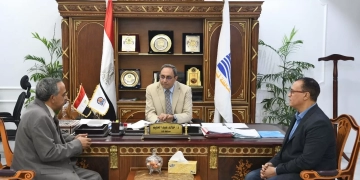 محافظ قنا لوكيل "الشباب والرياضة" الجديد: تطوير شامل لمراكز الشباب واستاد نجع حمادي بوابة للبطولات الدولية 1 - جريدة المساء