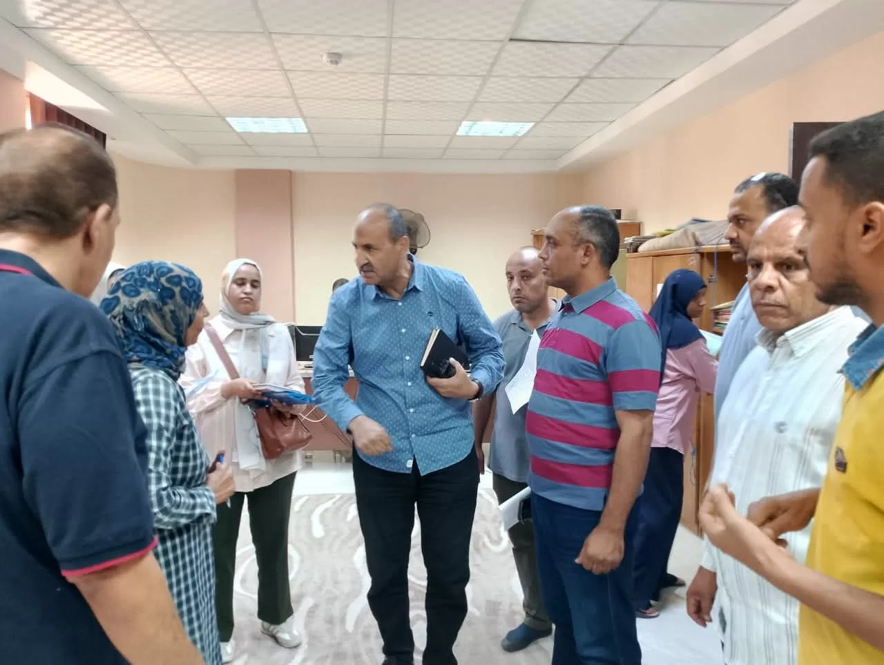 سكرتير عام قنا يشن جولة مفاجئة بنقادة لمتابعة ملفات التقنين والتصالح: لا تهاون في خدمة المواطنين! 21 - جريدة المساء