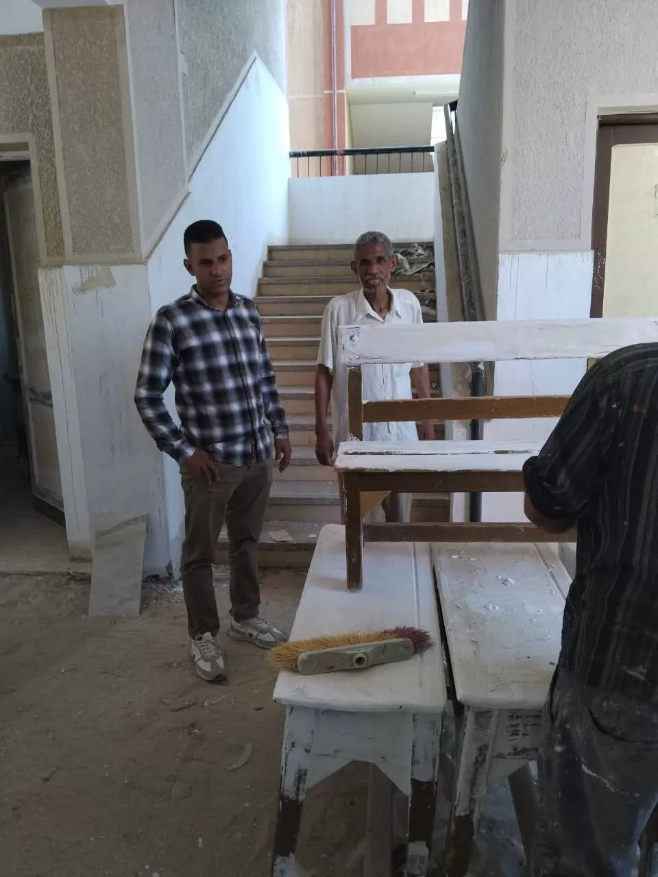 زيارة مفاجئة من مدير المتابعة لمدارس قرية العليقات بقوص استعداداً للعام الدراسي الجديد 41 - جريدة المساء