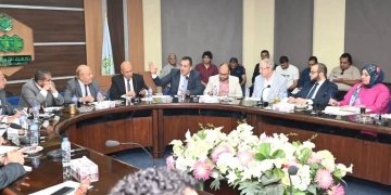 مستثمري العاشر من رمضان تبحث ضوابط المقنن المائي مع قيادات هيئة المجتمعات العمرانية 1 - جريدة المساء