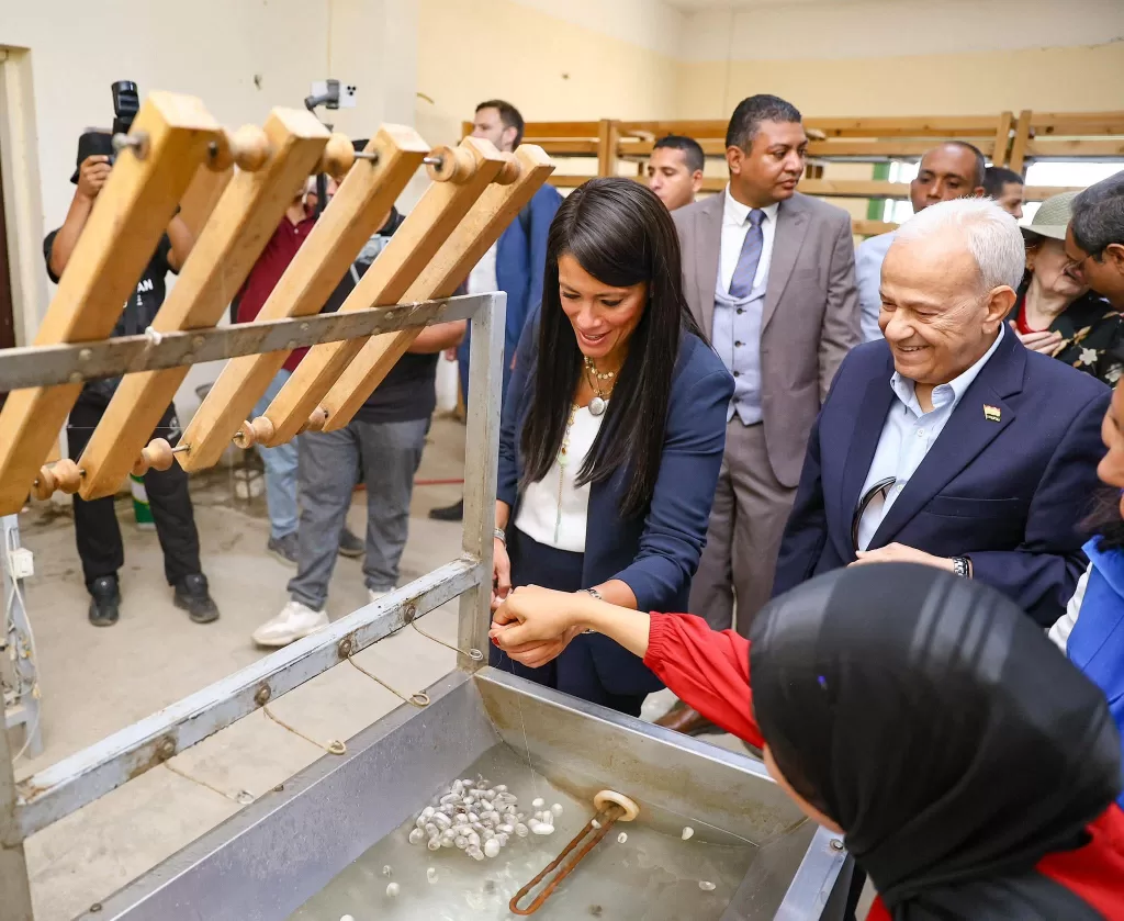 ﻿وزيرة التخطيط تضع حجر الأساس لمصنع إنتاج الحرير الطبيعي بقنا ، تفاصيل 23 - جريدة المساء