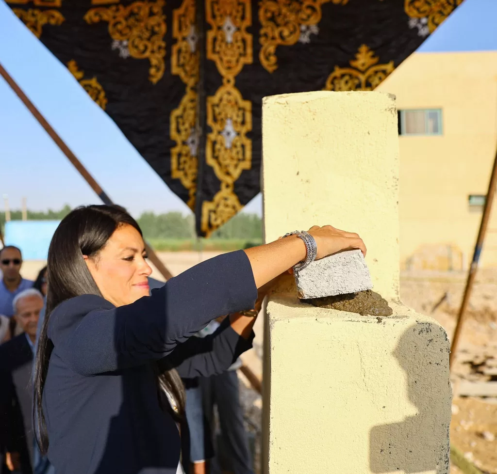﻿وزيرة التخطيط تضع حجر الأساس لمصنع إنتاج الحرير الطبيعي بقنا ، تفاصيل 37 - جريدة المساء