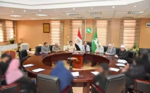 محافظ الشرقية يسلم مساعدات مالية لأسر ضحايا ومصابي حادثي الزقازيق 25 - جريدة المساء