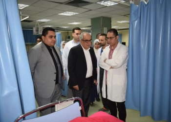 رئيس هيئة التأمين الصحي يتفقد مستشفى المقطم لمتابعة الخدمات المقدمة للمنتفعين 23 - جريدة المساء