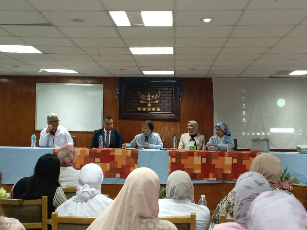 نائب وزير الصحة تبحث تطوير مراكز التميز للولادة الطبيعية ورعاية حديثي الولادة في قنا 23 - جريدة المساء