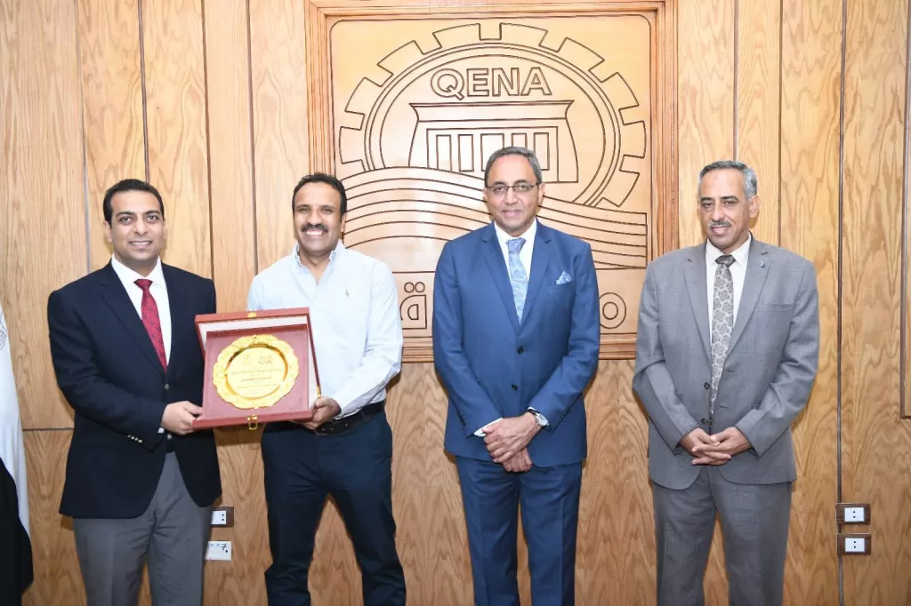 محافظ قنا يكرم أبطال الجمهورية في كرة القدم واللياقة البدنية والفائزين ببرامج الموهوبين 41 - جريدة المساء