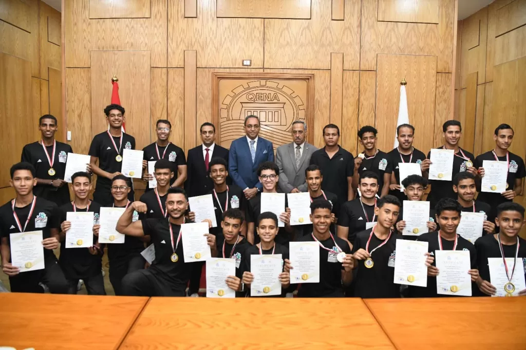 محافظ قنا يكرم أبطال الجمهورية في كرة القدم واللياقة البدنية والفائزين ببرامج الموهوبين 21 - جريدة المساء
