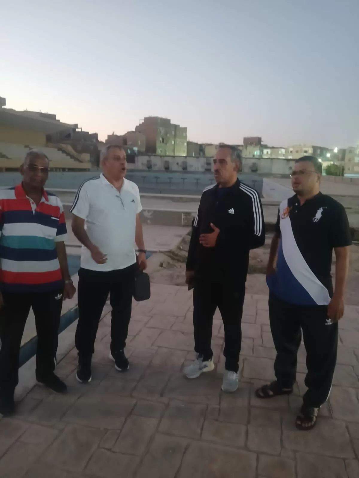 وكيل وزارة الشباب والرياضة بقنا يفاجئ مركز شباب مدينة قنا في أولى جولاته الميدانية 55 - جريدة المساء