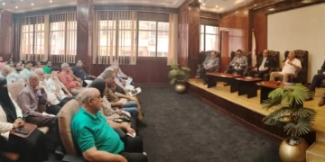 رئيس "تجارية الجيزة" يعقد اجتماعًا موسعًا مع التجار المشاركين في معرض أهلاً مدارس 1 - جريدة المساء جانب من الاجتماع