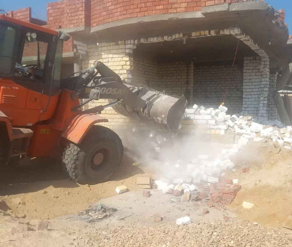 رئيس الإدارة المركزية لحماية الأراضي يتابع موقف إزالة التعديات على الأراضي الزراعية في سوهاج والمنيا 19 - جريدة المساء