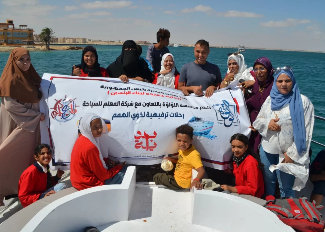 رحلات ترفيهية بحرية علي اليخت "لفريق كورال ذوي الهمم" لمؤسسة اللؤلؤة بمطروح 19 - جريدة المساء