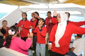 رحلات ترفيهية بحرية علي اليخت "لفريق كورال ذوي الهمم" لمؤسسة اللؤلؤة بمطروح 23 - جريدة المساء