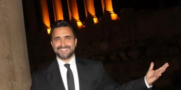 نادر الأتات يغني على مدرج بعلبك في ليلة تاريخية 1 - جريدة المساء