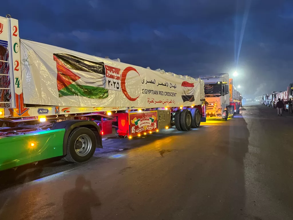 الهلال الأحمر يدفع بـ 2500 طن مواد غذائية وطبية عبر كرم أبو سالم إلى غزة  3 - جريدة المساء