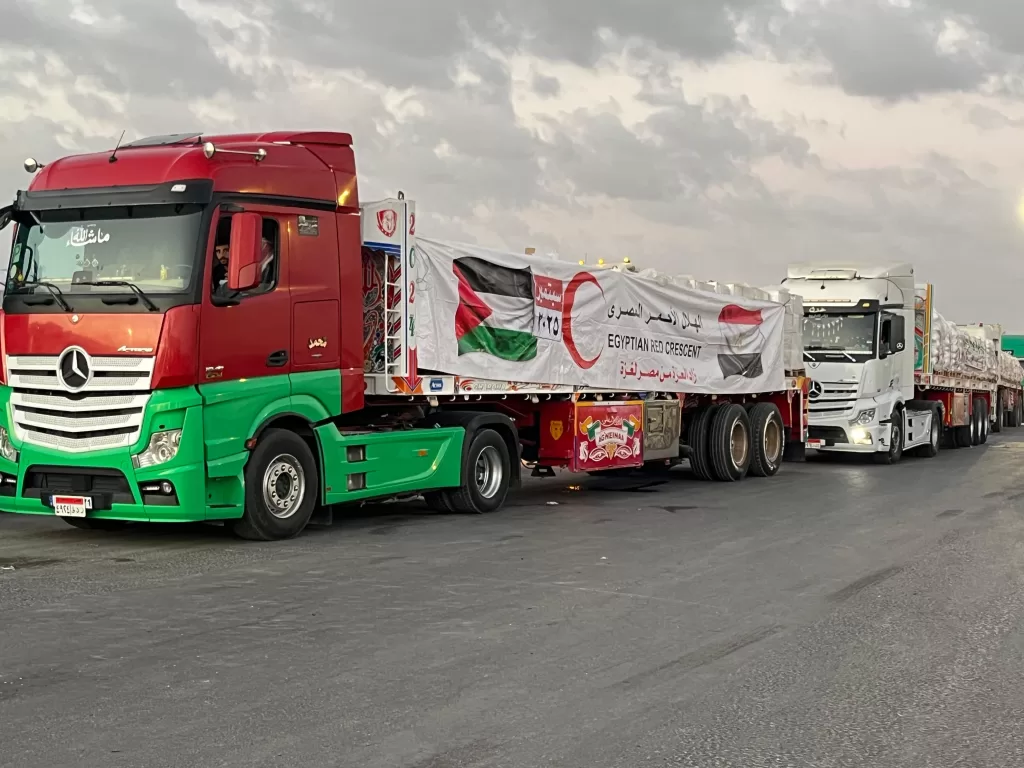 الهلال الأحمر يدفع بـ 2500 طن مواد غذائية وطبية عبر كرم أبو سالم إلى غزة  9 - جريدة المساء