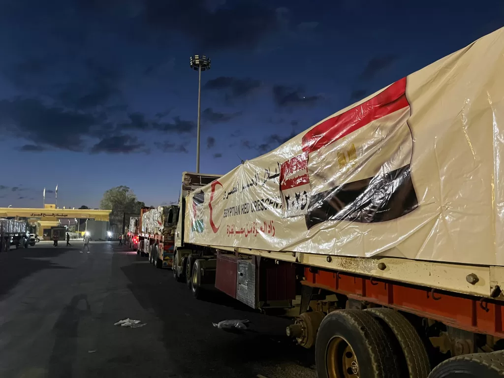 الهلال الأحمر يدفع بـ 2500 طن مواد غذائية وطبية عبر كرم أبو سالم إلى غزة  5 - جريدة المساء