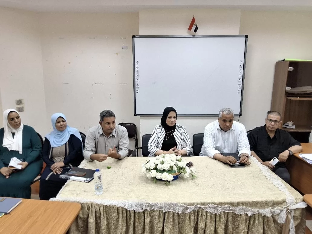  وكيل وزارة مدير تعليم مطروح تجتمع مع مديري الإدارات التعليمية  17 - جريدة المساء