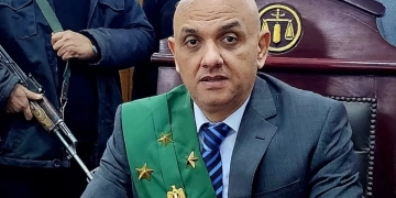 دموع واعترافات.. "هاجر" أمام الجنايات بتهمة قتل 5 أطفال ووالدهم بالخبز المسموم في دلجا 1 - جريدة المساء