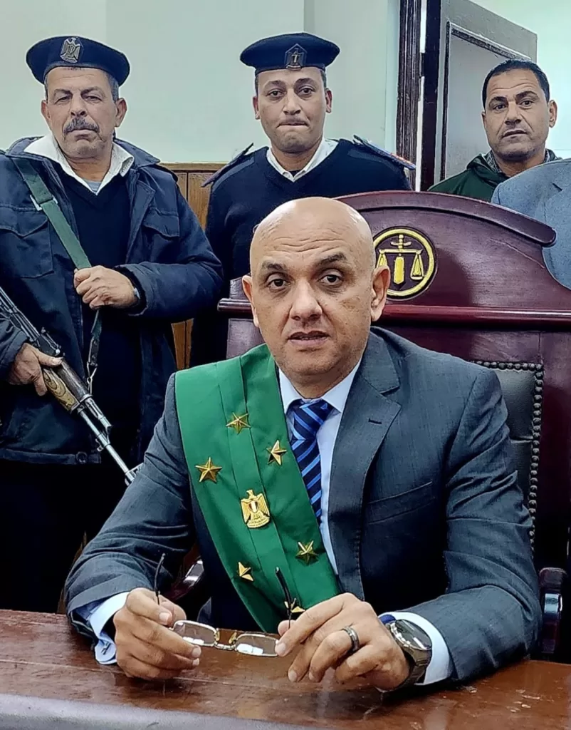 دموع واعترافات.. "هاجر" أمام الجنايات بتهمة قتل 5 أطفال ووالدهم بالخبز المسموم في دلجا 24 - جريدة المساء