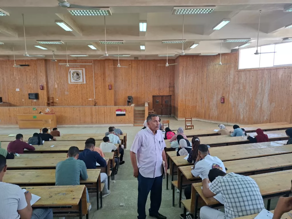 انطلاق امتحانات "السمر كورس" ودور سبتمبر لطلاب الفرقة الرابعة بحقوق جنوب الوادي 37 - جريدة المساء