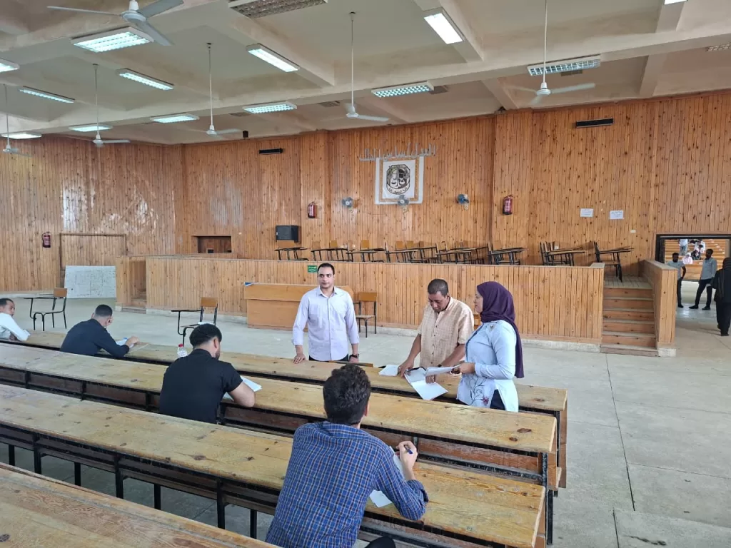 انطلاق امتحانات "السمر كورس" ودور سبتمبر لطلاب الفرقة الرابعة بحقوق جنوب الوادي 27 - جريدة المساء