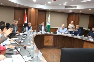 محافظ الجيزة يناقش المخططات العامة لتطوير منطقة عزبة الصفيح بأبو رواش 7 - جريدة المساء