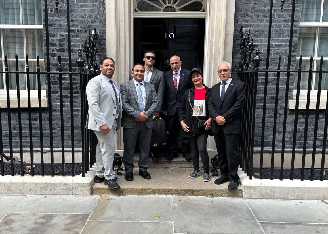 بيت العائلة المصرية في لندن يقدمون عريضه احتجاج لرئيس وزراء بريطانيا 19 - جريدة المساء