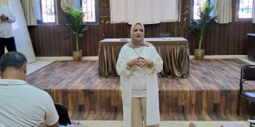 وكيل وزارة تعليم مطروح تؤكد علي ضرورة العمل المؤسسى وفق  منظومة متكاملة  لكافة العاملين بالمدرسة   1 - جريدة المساء