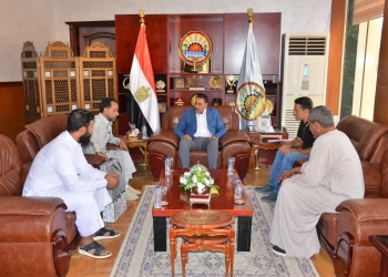 محافظ مطروح يلتقي عددا من أهالي العجارمة 19 - جريدة المساء