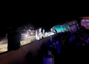 اعادة حركة السير علي طريق الاسكندرية مطروح بعد انقلاب سيارة محملة بالدقيق 29 - جريدة المساء