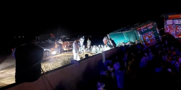 اعادة حركة السير علي طريق الاسكندرية مطروح بعد انقلاب سيارة محملة بالدقيق 1 - جريدة المساء