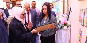 "مايا مرسى" تفتتح معرضًا فنيًا لإبداعات كبار السن احتفالًا باليوم العالمي لألزهايمر 1 - جريدة المساء