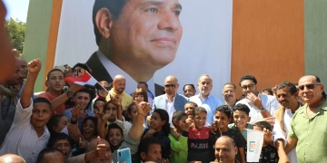 عيد في طرفا.. محافظ المنيا يسلم المنازل والمشروعات وسط زغاريد وأغاني وطنية 2 - جريدة المساء عيد في طرفا.. محافظ المنيا يسلم المنازل والمشروعات وسط زغاريد وأغاني وطنية 1 - جريدة المساء