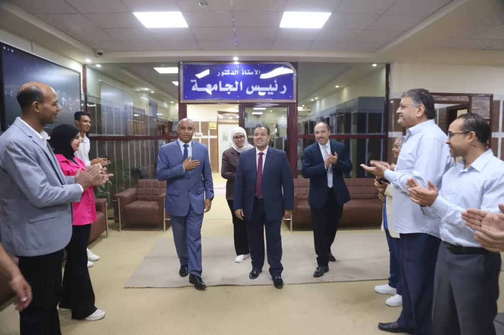 رئيس جامعة جنوب الوادي يستقبل الدكتور أشرف موسى ويهنئه بتوليه منصب نائب رئيس الجامعة لشئون التعليم والطلاب 27 - جريدة المساء