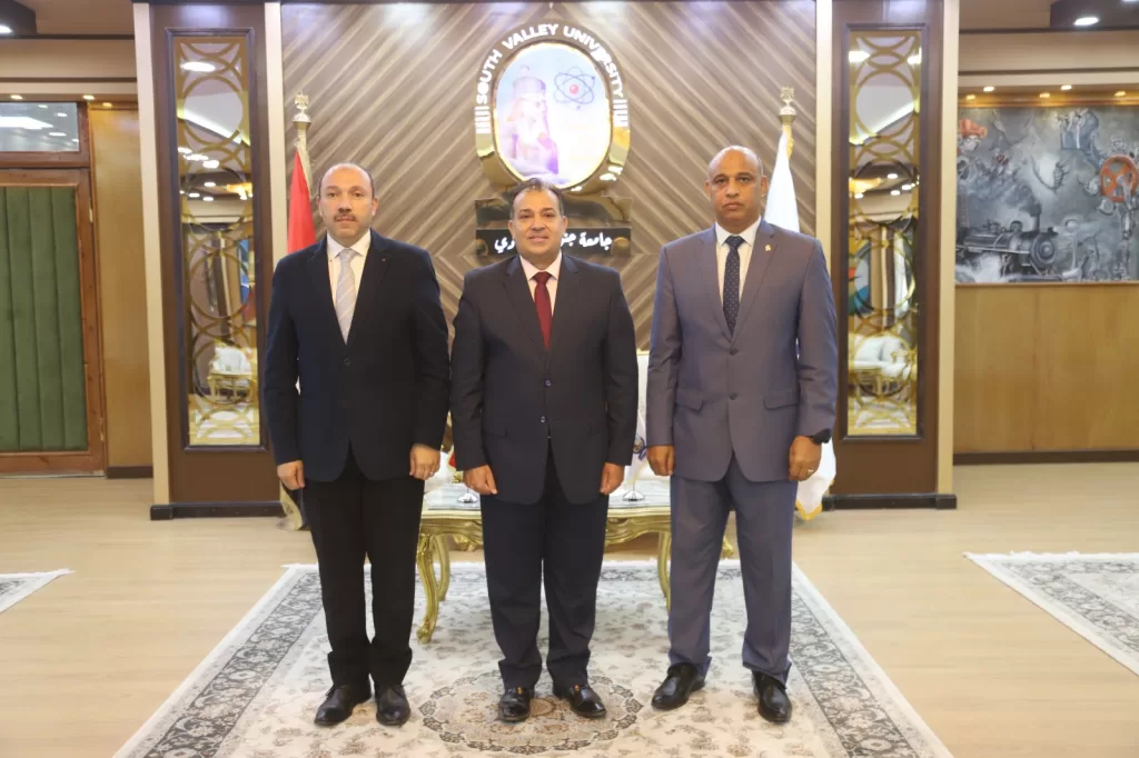 رئيس جامعة جنوب الوادي يستقبل الدكتور أشرف موسى ويهنئه بتوليه منصب نائب رئيس الجامعة لشئون التعليم والطلاب 23 - جريدة المساء