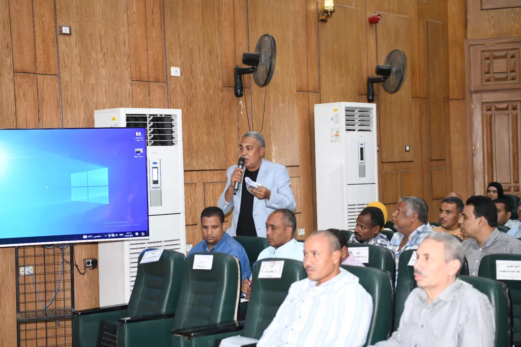 محافظ قنا يوجه بسرعة إنهاء ملفات التقنين والتعامل بمرونة مع المواطنين غير القادرين 21 - جريدة المساء