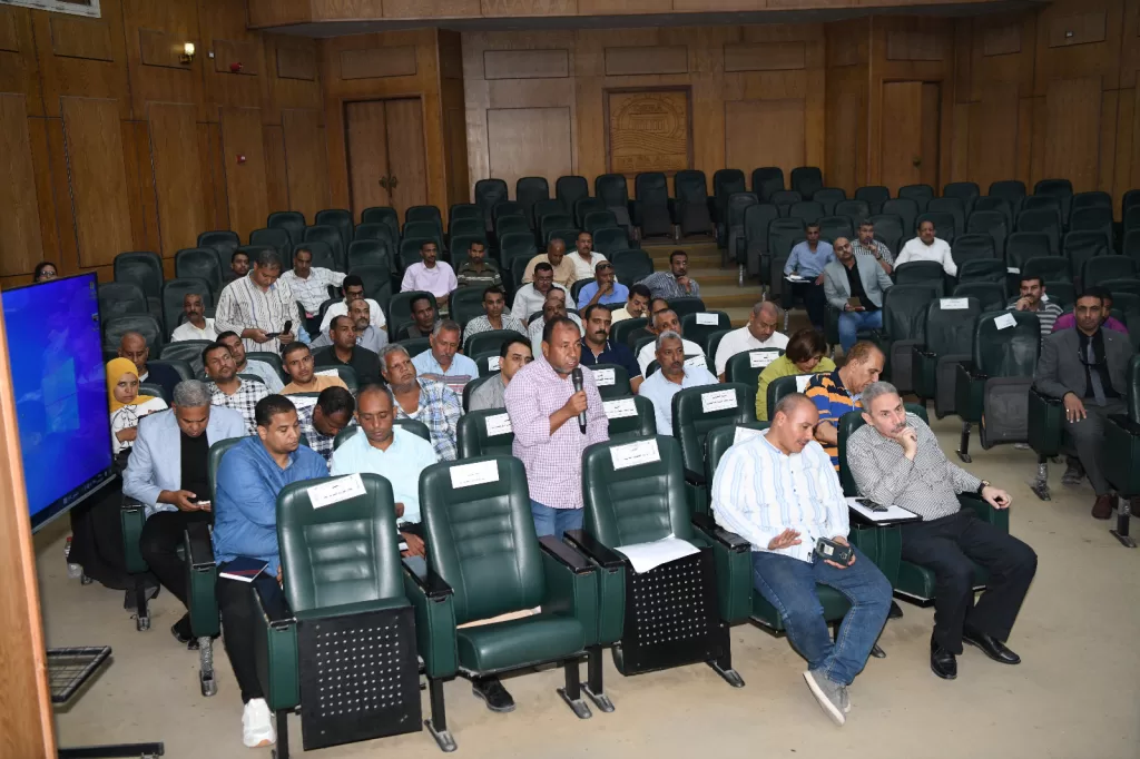 محافظ قنا يوجه بسرعة إنهاء ملفات التقنين والتعامل بمرونة مع المواطنين غير القادرين 23 - جريدة المساء