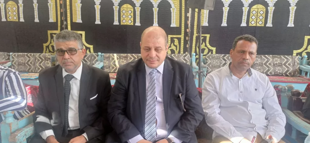 وكيل تعليم قنا يقدم العزاء في وفاة مدير مدرسة الشهيد محمد علي أحمد ويؤكد دعم أسرته 45 - جريدة المساء