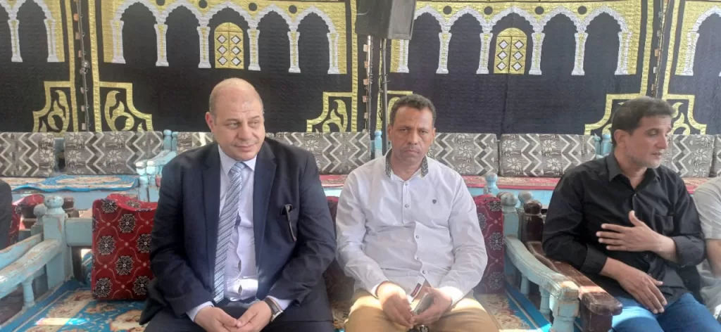 وكيل تعليم قنا يقدم العزاء في وفاة مدير مدرسة الشهيد محمد علي أحمد ويؤكد دعم أسرته 41 - جريدة المساء