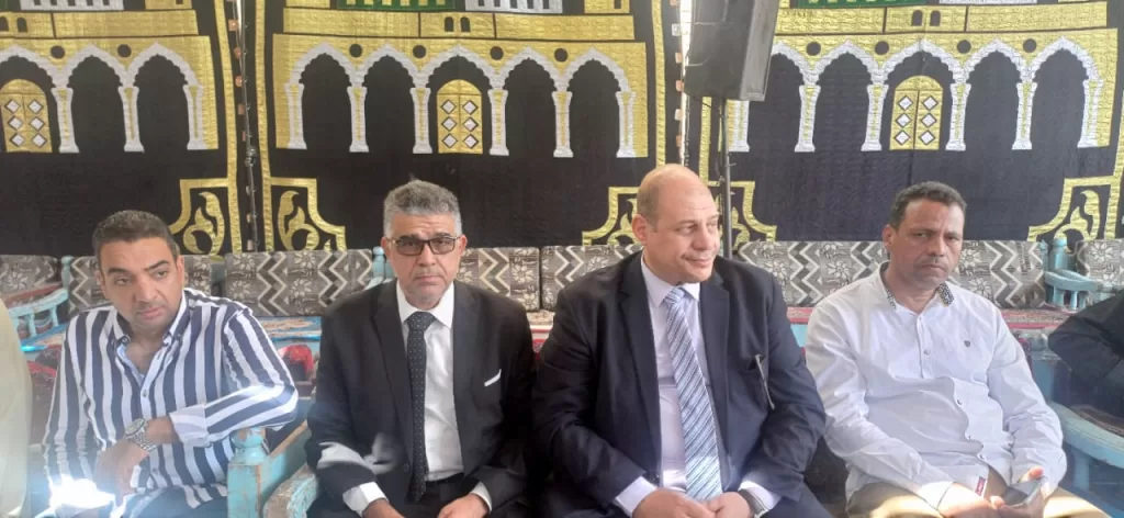وكيل تعليم قنا يقدم العزاء في وفاة مدير مدرسة الشهيد محمد علي أحمد ويؤكد دعم أسرته 43 - جريدة المساء
