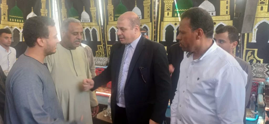 وكيل تعليم قنا يقدم العزاء في وفاة مدير مدرسة الشهيد محمد علي أحمد ويؤكد دعم أسرته 35 - جريدة المساء