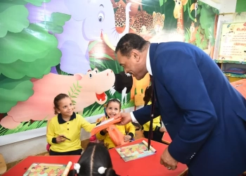 محافظ مطروح يتفقد انتظام العملية التعليمية بالمدارس 18 - جريدة المساء